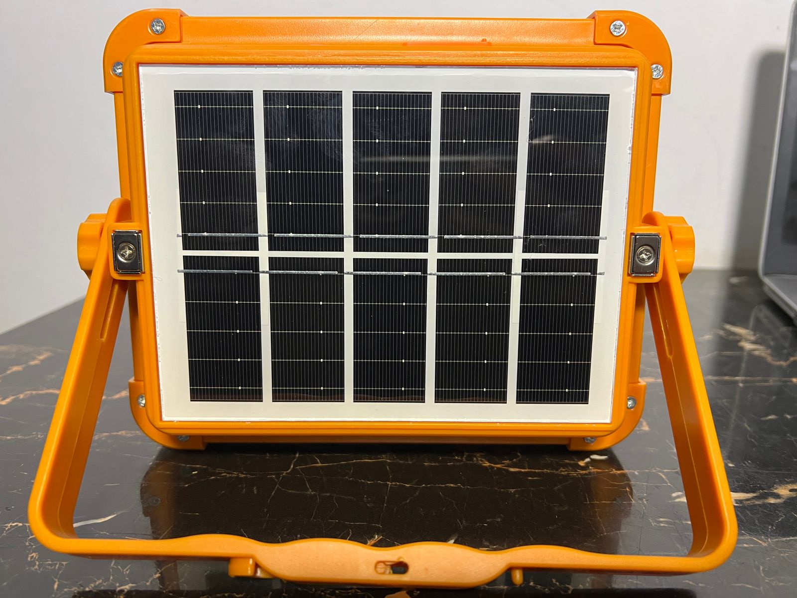 200Watt and 400 Watt and 600Watt Solar  LED Light with 15000 And 25000MAH Solar Power Bank , 4 Modes, Waterproof Portable Solar Power Outdoor Working Light