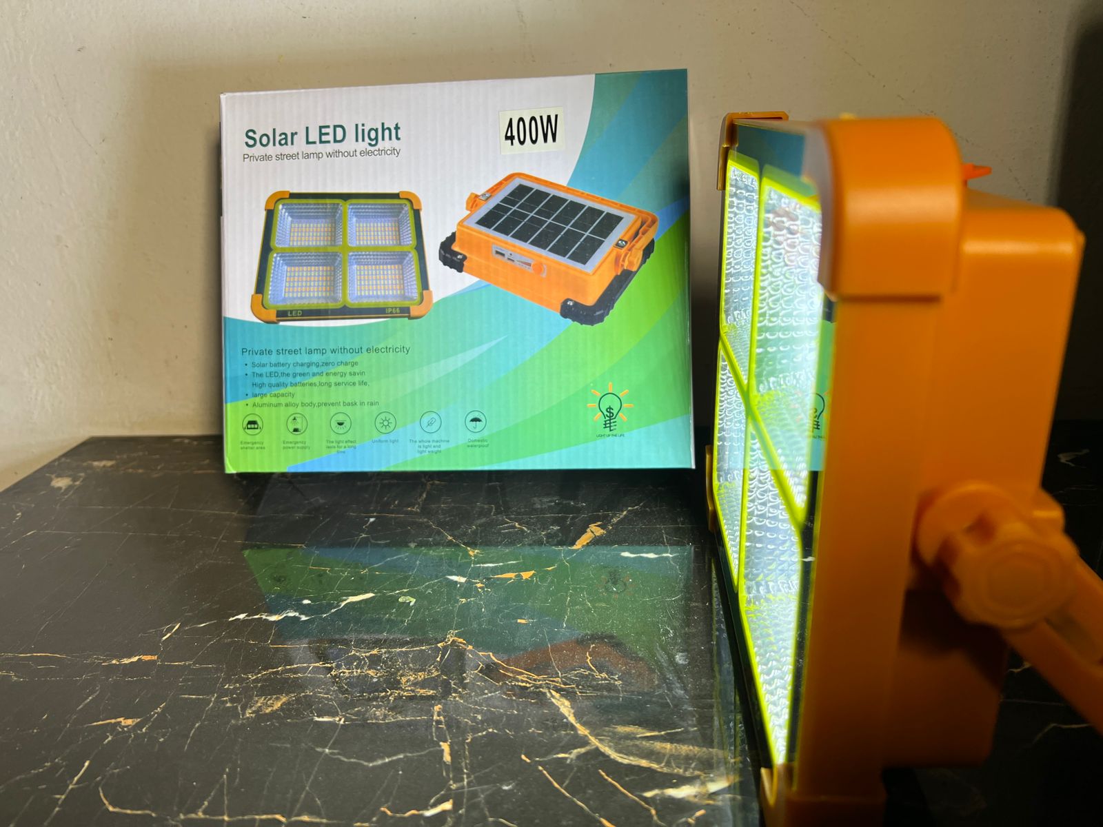200Watt and 400 Watt and 600Watt Solar  LED Light with 15000 And 25000MAH Solar Power Bank , 4 Modes, Waterproof Portable Solar Power Outdoor Working Light