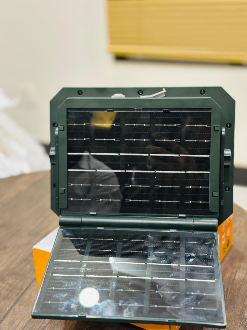 800WATT(24000mah power bnak) AND 400WATT (1500 mah power bank) UXI BL-911 SOLAT LED LIGHT WITH REMOTE COUNTROL/ IP66WATER PROOF