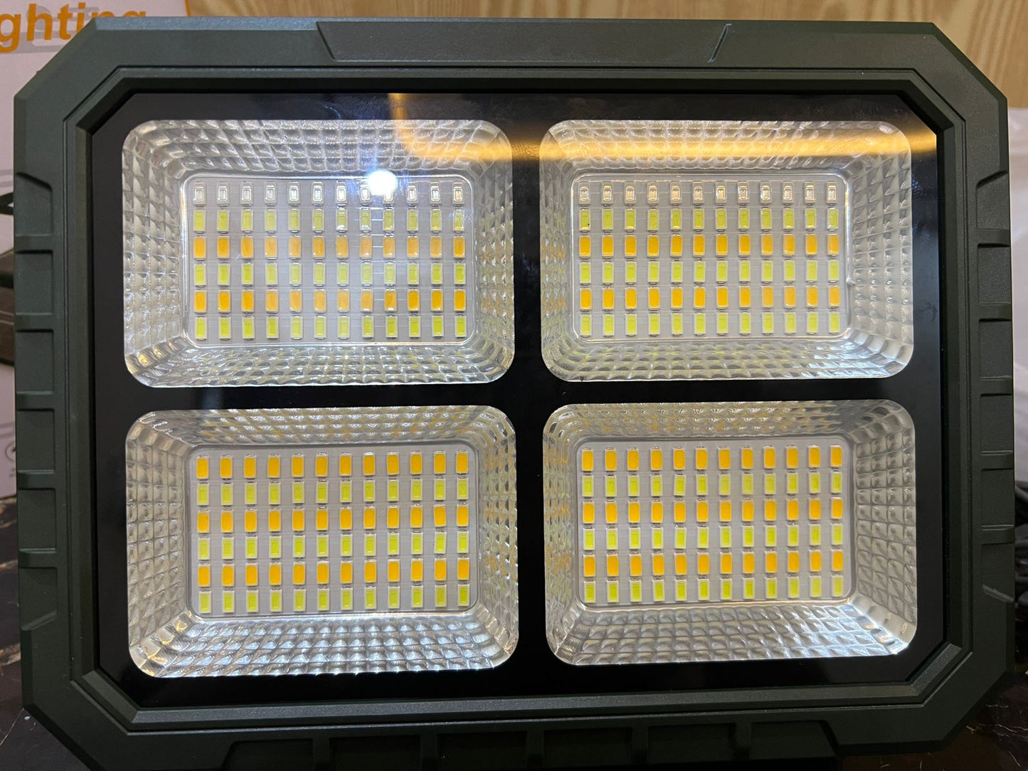 800WATT(24000mah power bnak) AND 400WATT (1500 mah power bank) UXI BL-911 SOLAT LED LIGHT WITH REMOTE COUNTROL/ IP66WATER PROOF