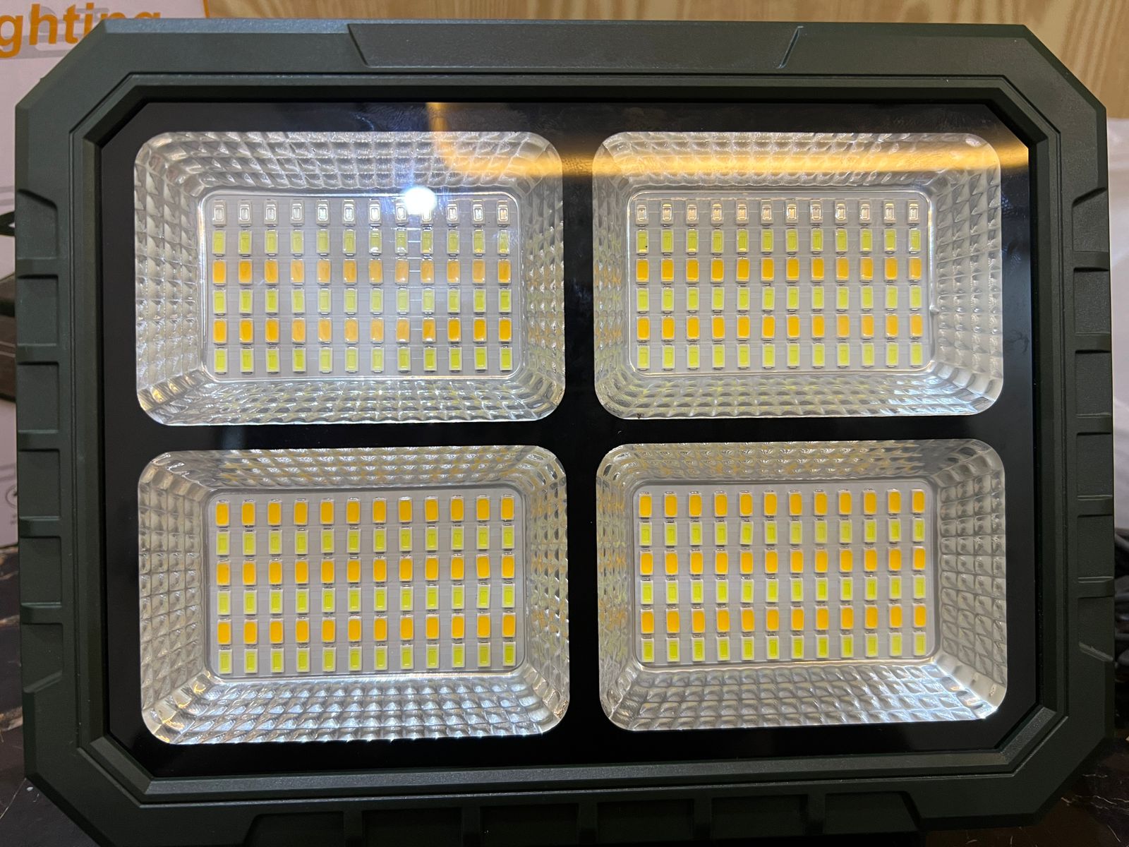 800WATT(24000mah power bnak) AND 400WATT (1500 mah power bank) UXI BL-911 SOLAT LED LIGHT WITH REMOTE COUNTROL/ IP66WATER PROOF